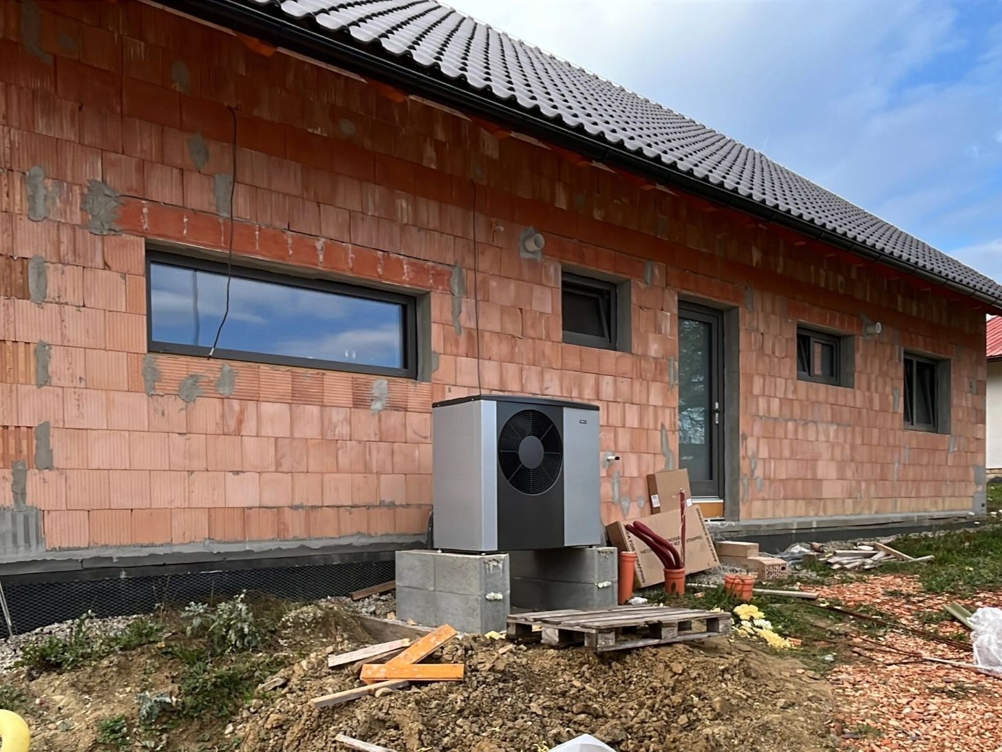 Instalovaná venkovní jednotka tepelného čerpadla